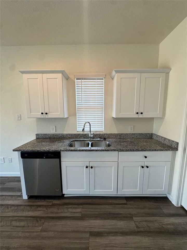 1720 Escondido Dr - Photo 5 of 21