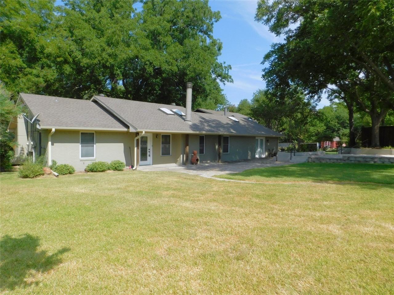 897 John George Ln - Photo 2 of 36