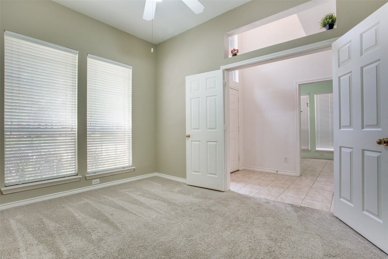 3021 Sawtooth Dr - Photo 3 of 19