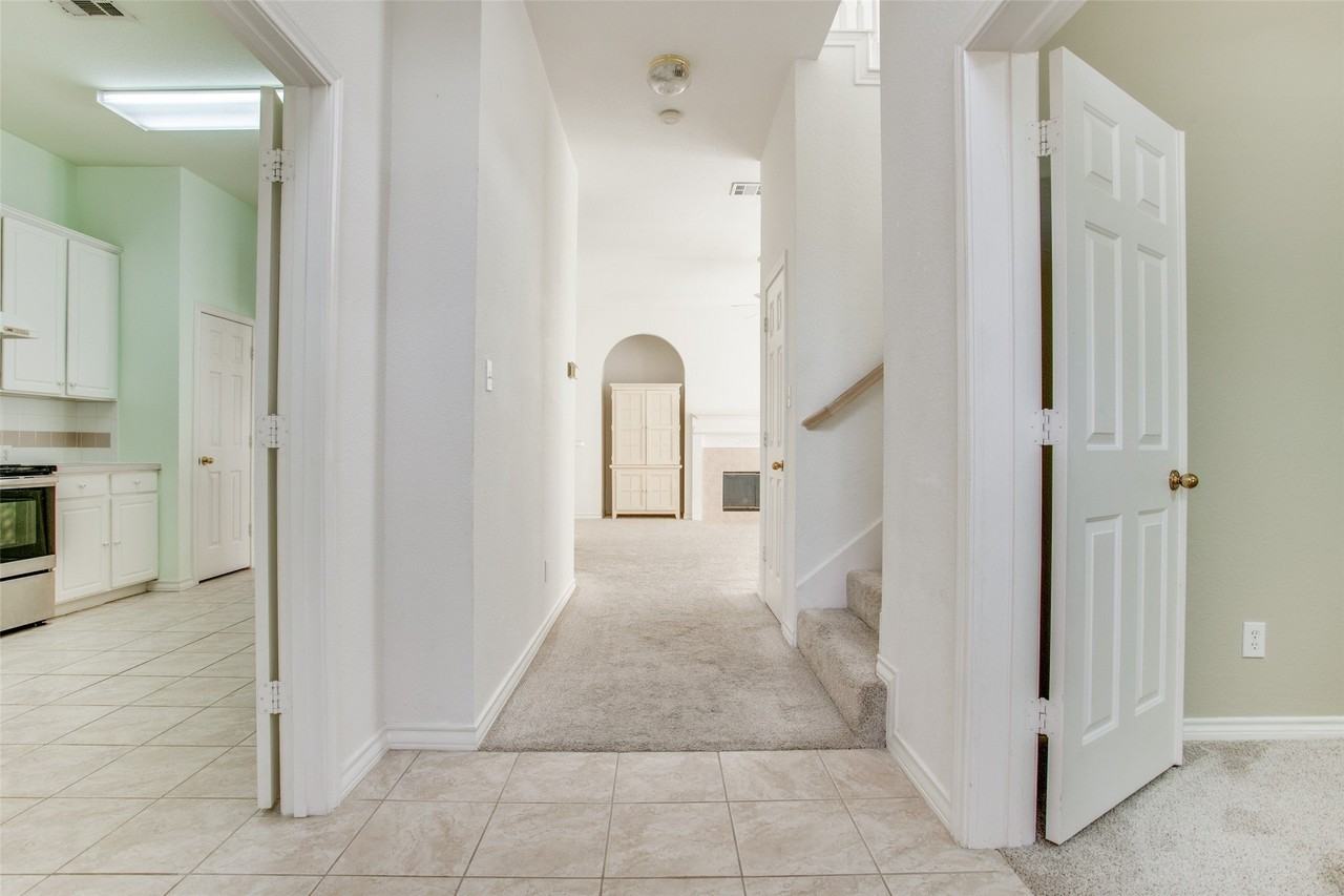3021 Sawtooth Dr - Photo 4 of 19