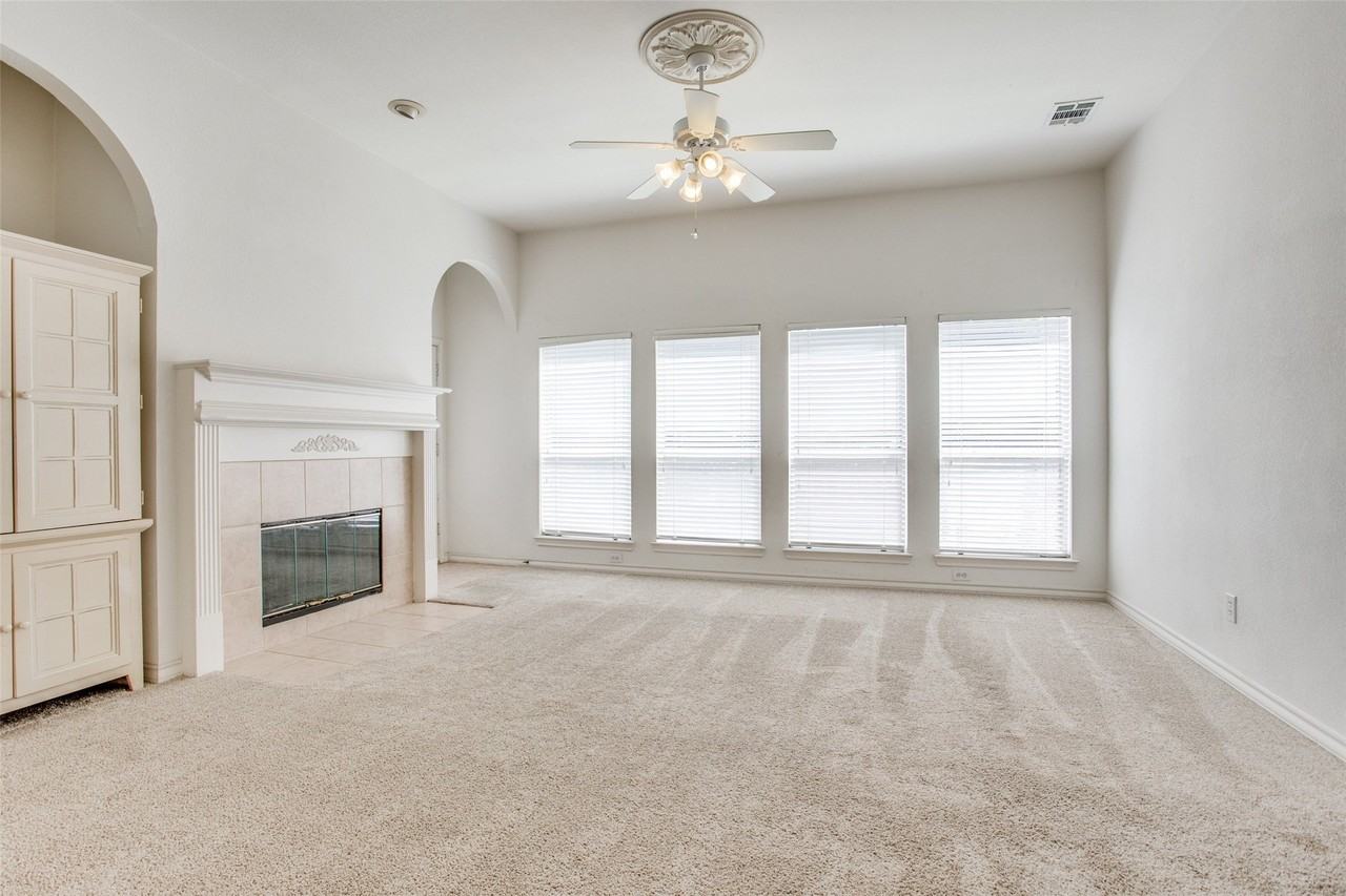 3021 Sawtooth Dr - Photo 5 of 19