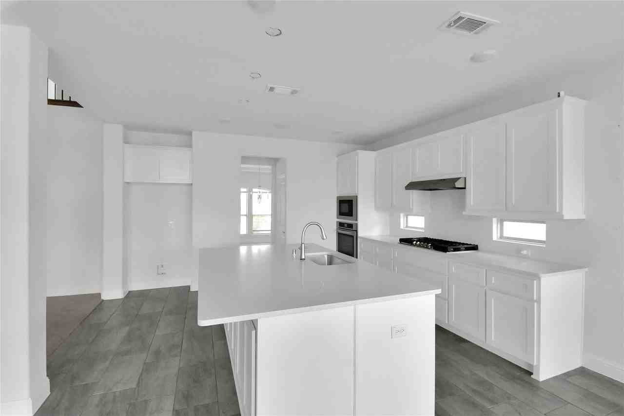 913 Peabody Dr - Photo 5 of 31