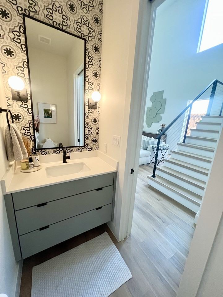 2407 Crossman Ave - Photo 7 of 24