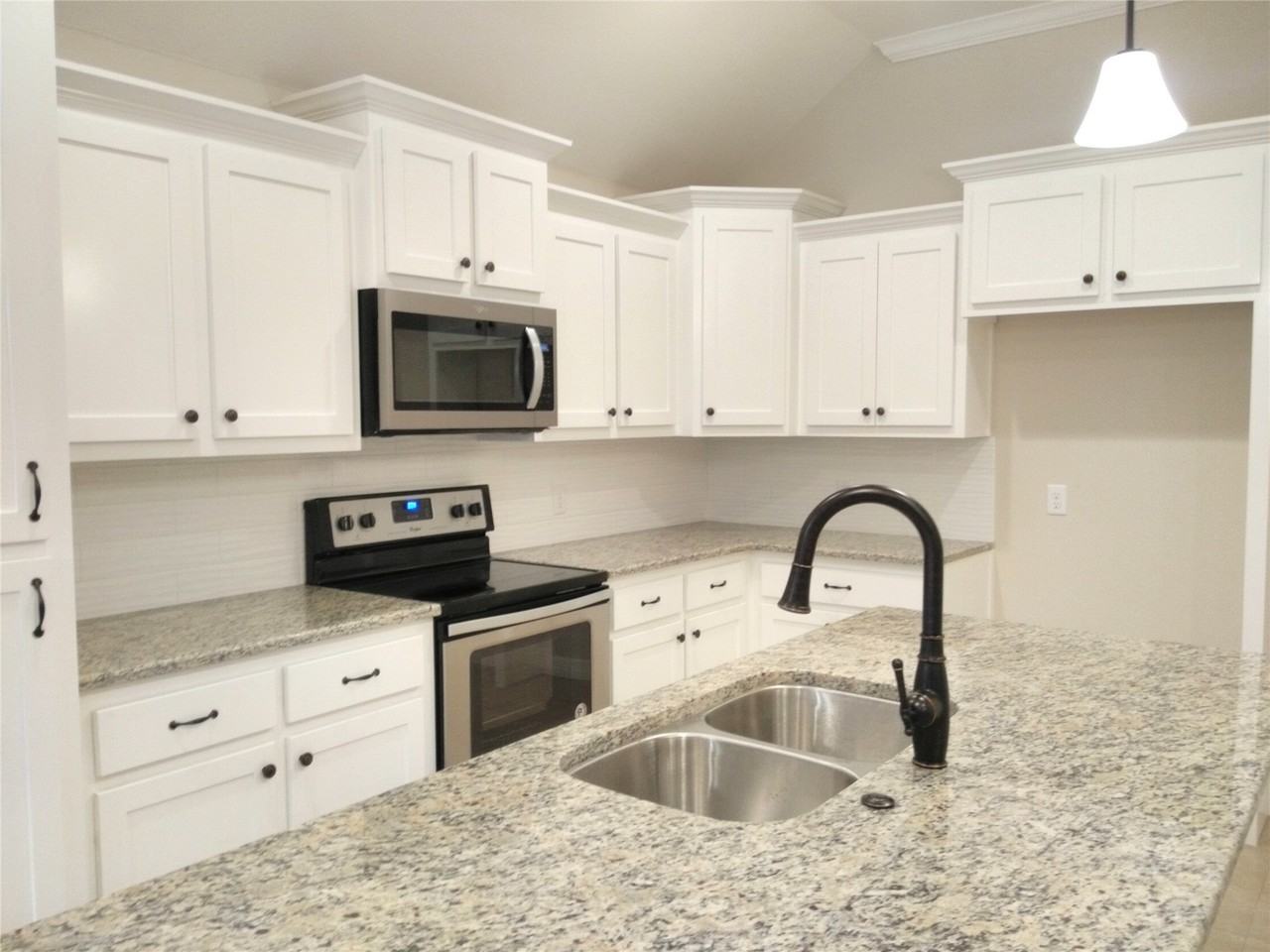 126 Frank St - Photo 3 of 21