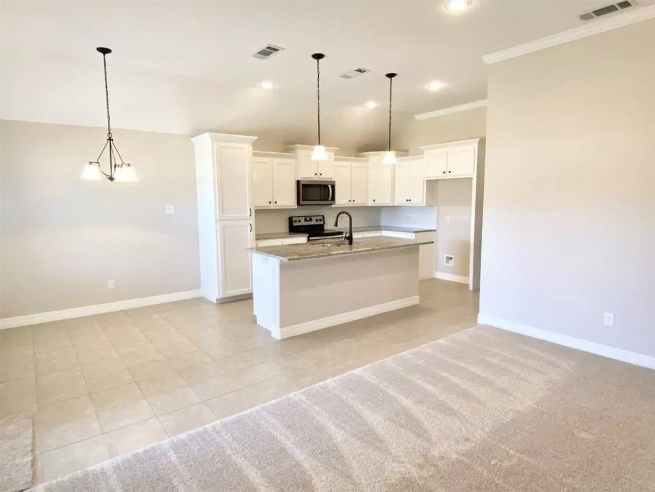126 Frank St - Photo 4 of 21