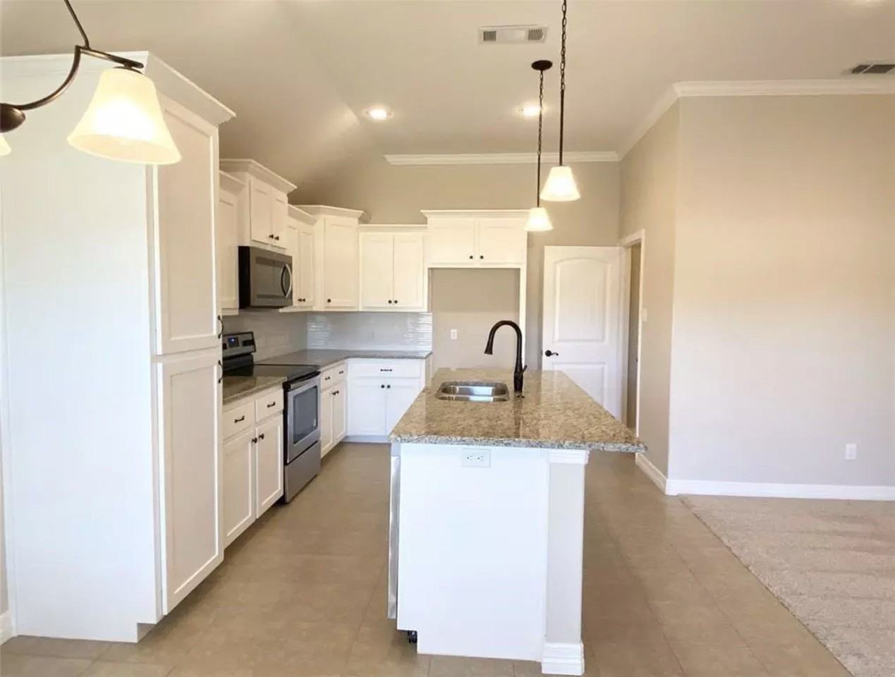 126 Frank St - Photo 5 of 21