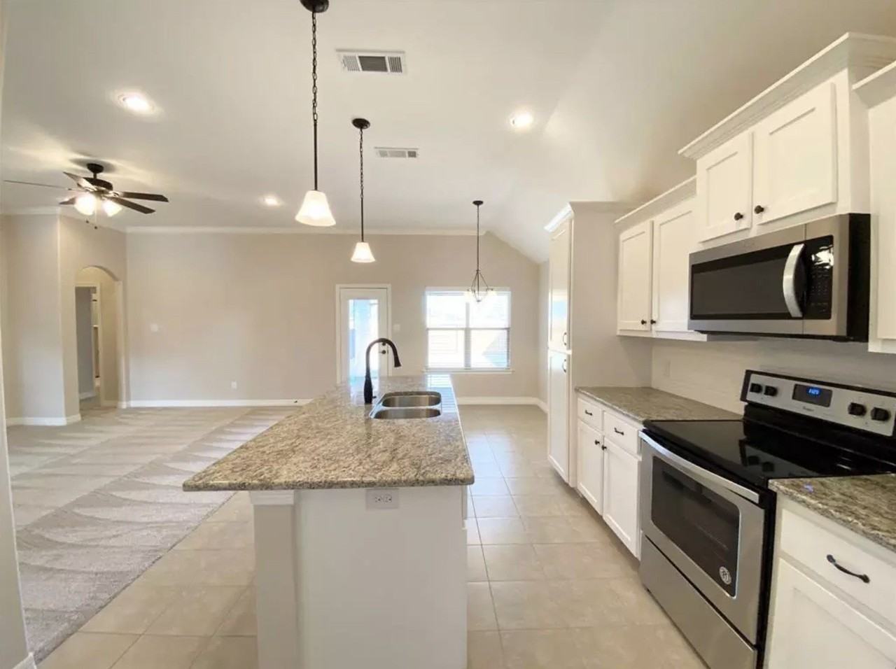 126 Frank St - Photo 6 of 21