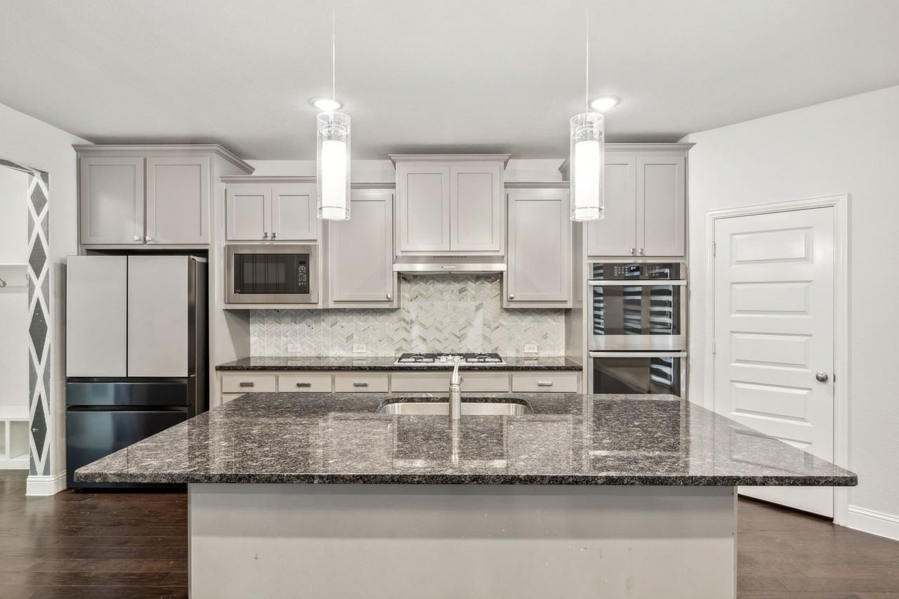 906 Overton Ave - Photo 6 of 28