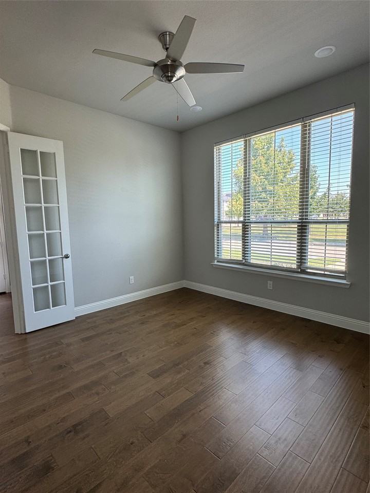 7269 Zachery Dr - Photo 3 of 26