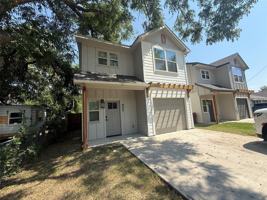 featured image of 905 E 10th St