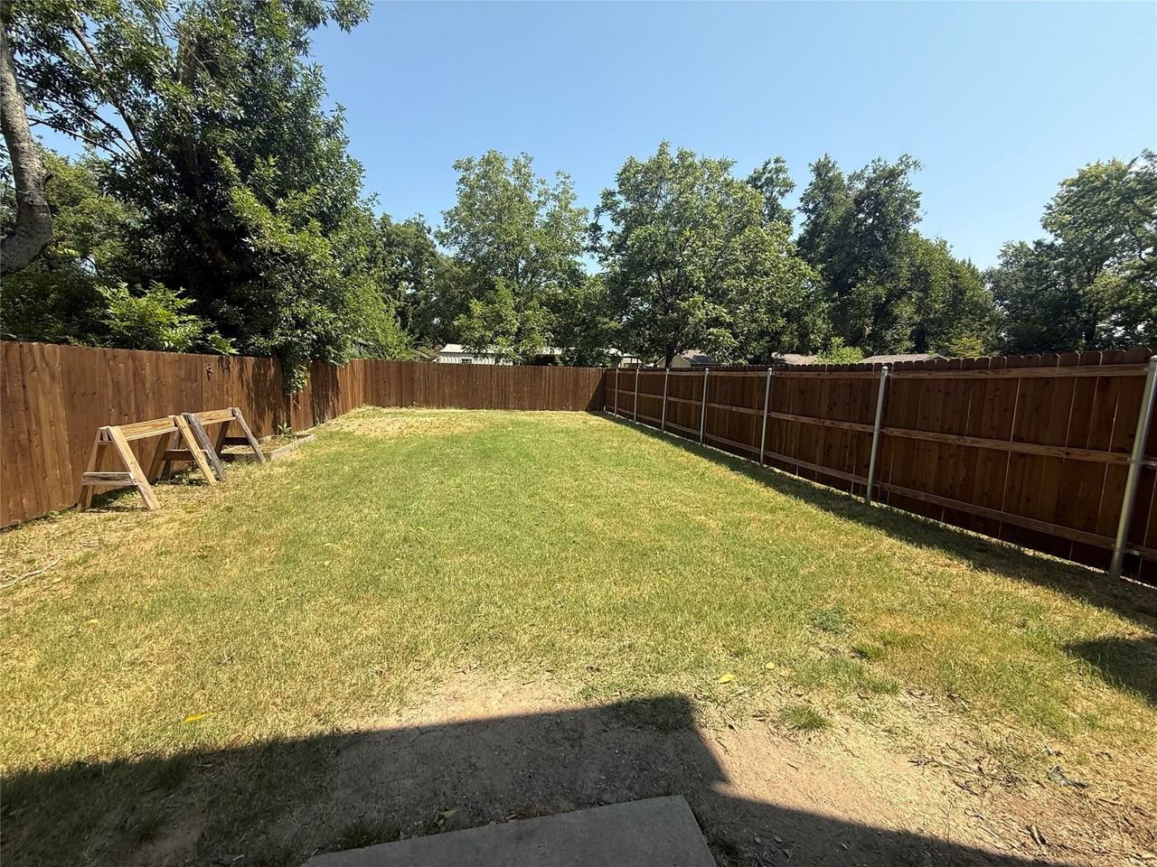 905 E 10th St - Photo 5 of 17