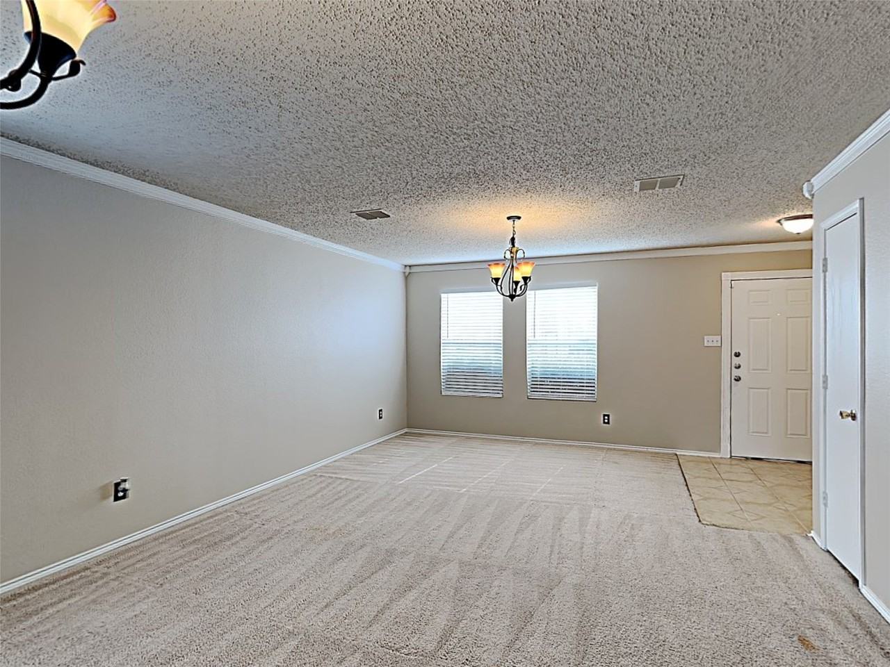 4050 Hunters Creek Dr - Photo 2 of 17