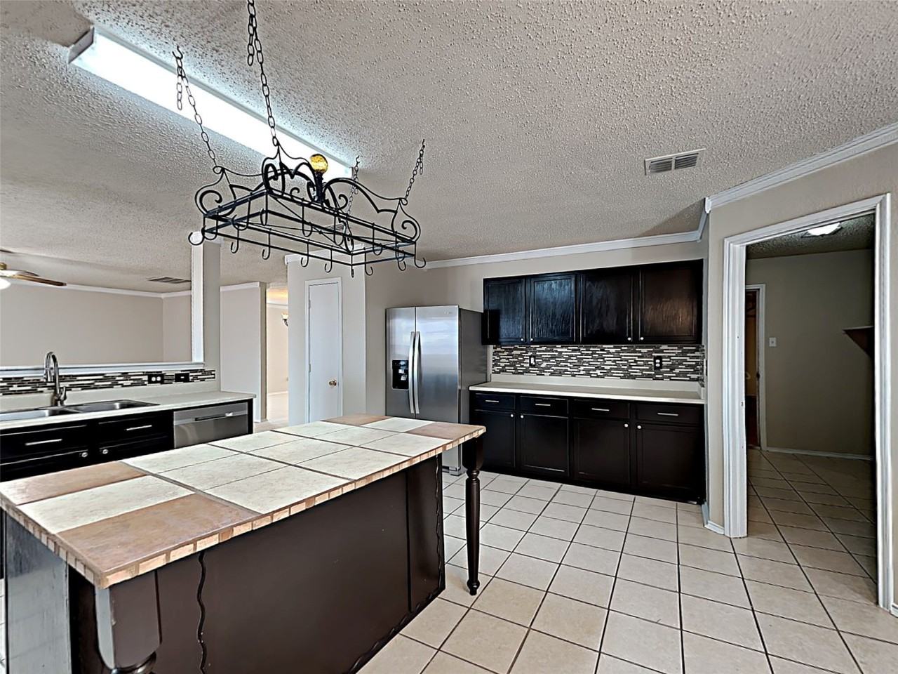 4050 Hunters Creek Dr - Photo 5 of 17