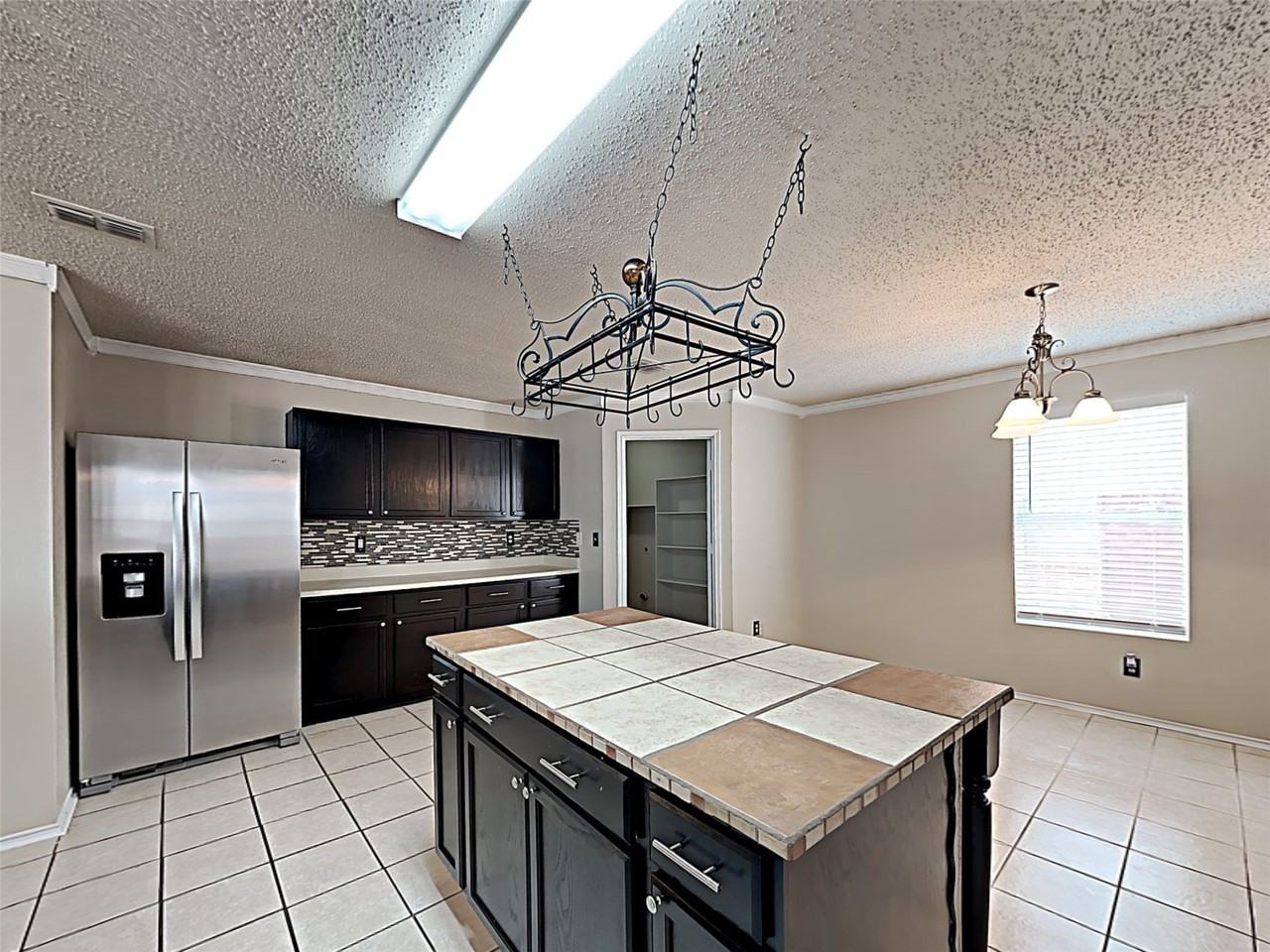 4050 Hunters Creek Dr - Photo 6 of 17