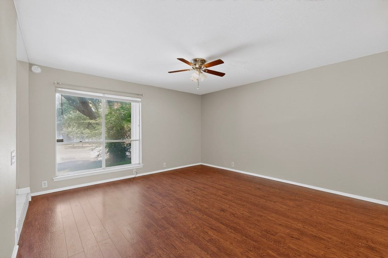 11940 Leisure Dr - Photo 4 of 24