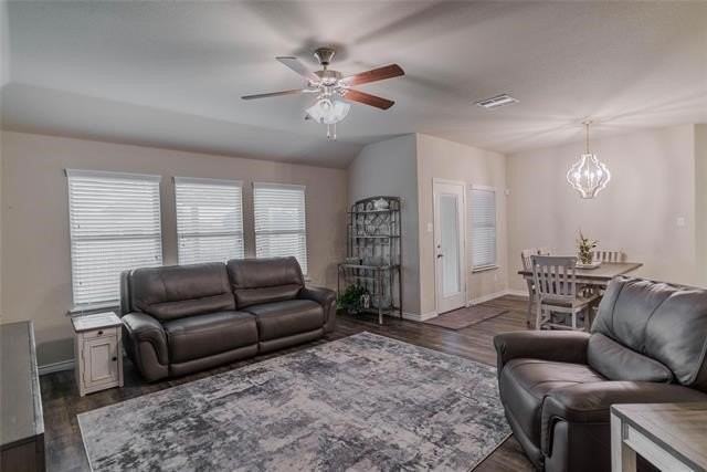 562 Jamestown Ln - Photo 2 of 20