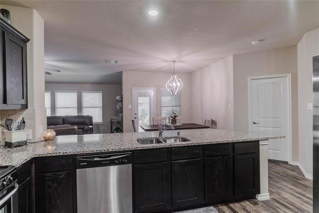562 Jamestown Ln - Photo 5 of 20