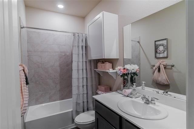 562 Jamestown Ln - Photo 7 of 20