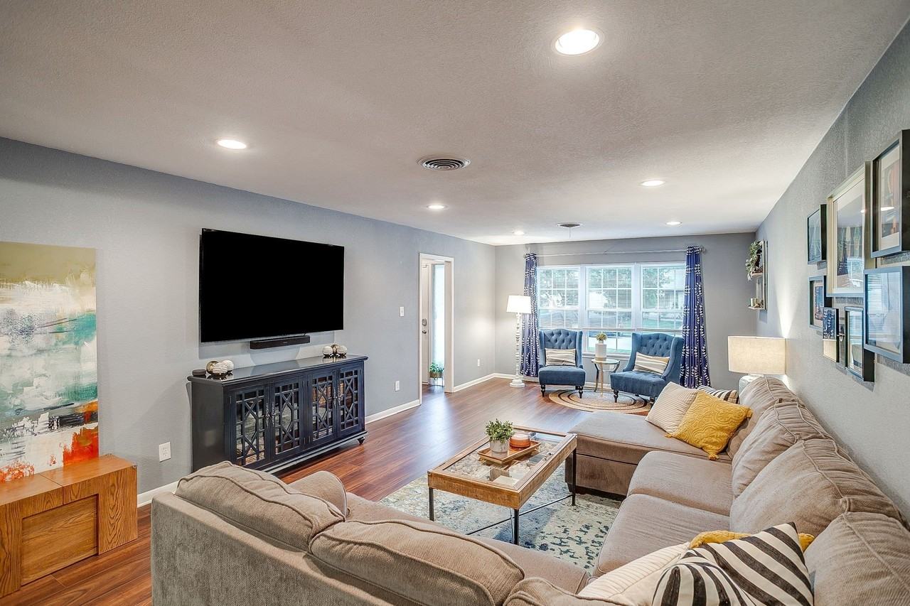 5248 Greene Ave - Photo 5 of 38