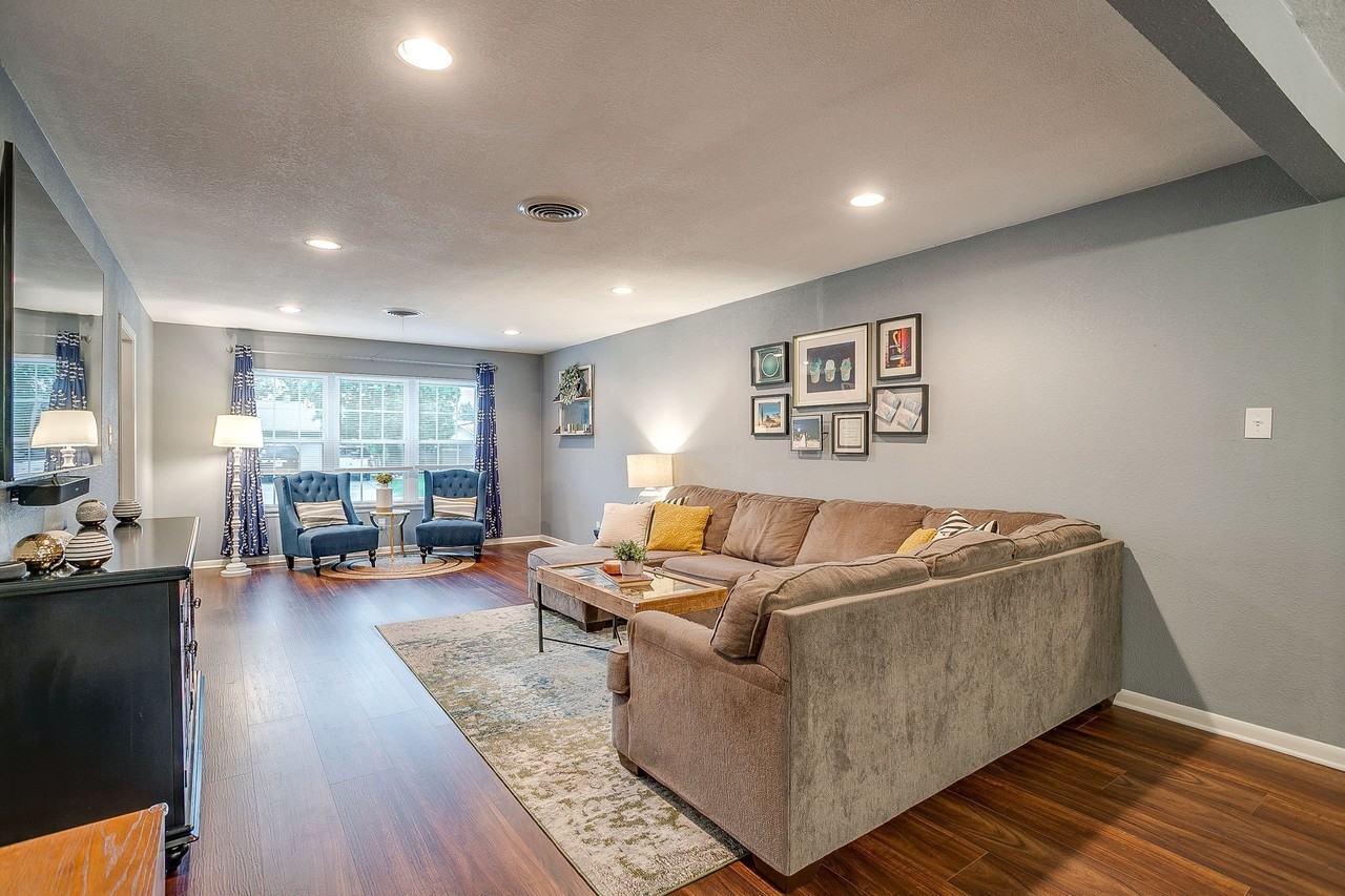 5248 Greene Ave - Photo 7 of 38