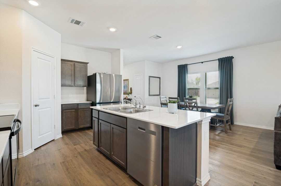801 Sunrise Ln - Photo 6 of 26