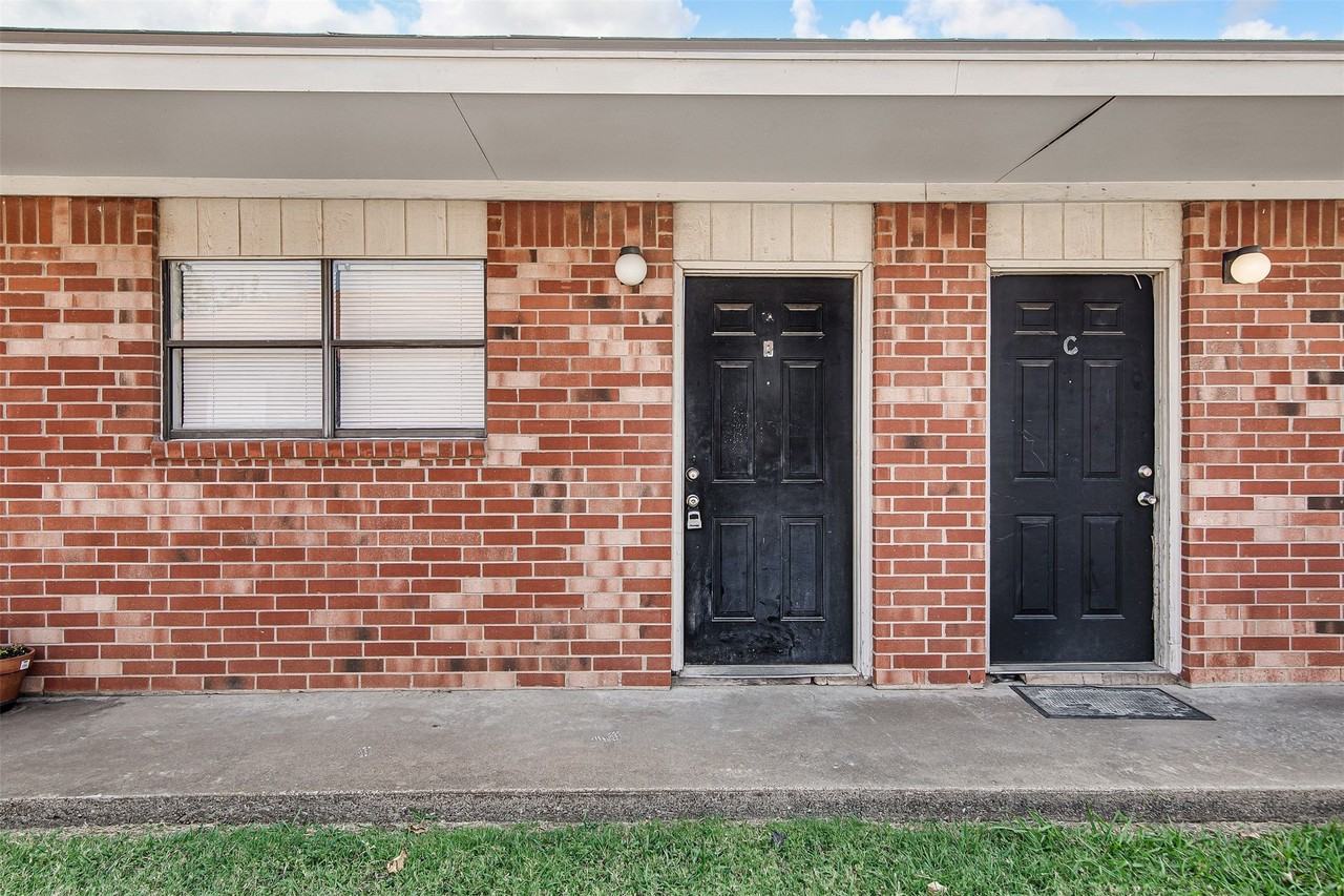 1709 Short St #B - Photo 2 of 15