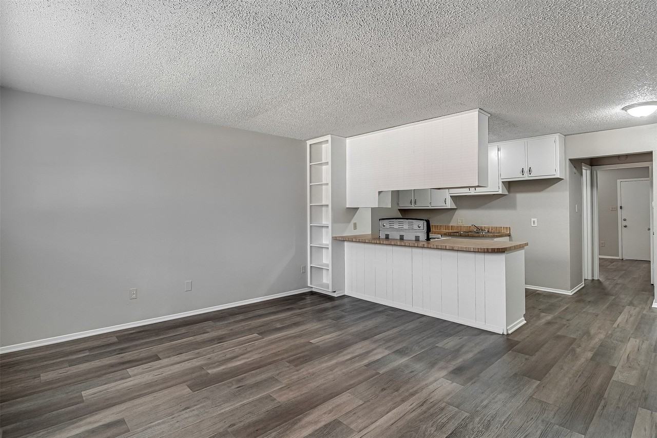 1709 Short St #B - Photo 6 of 15