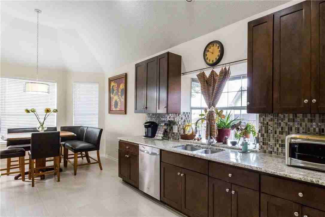 6103 Crystalwood Ct - Photo 7 of 27