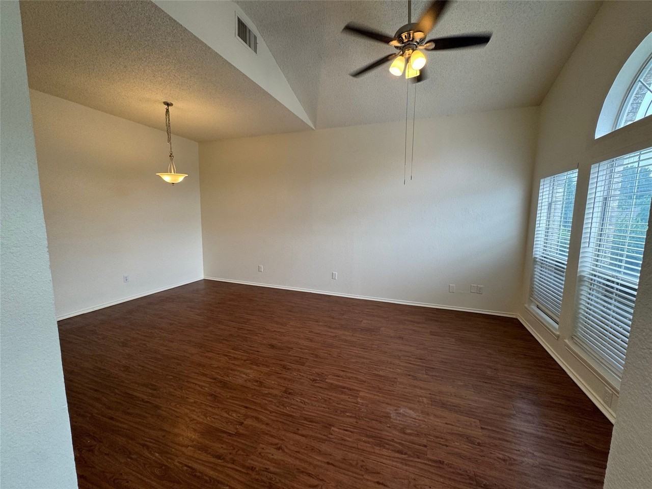 4024 Periwinkle Dr - Photo 2 of 25