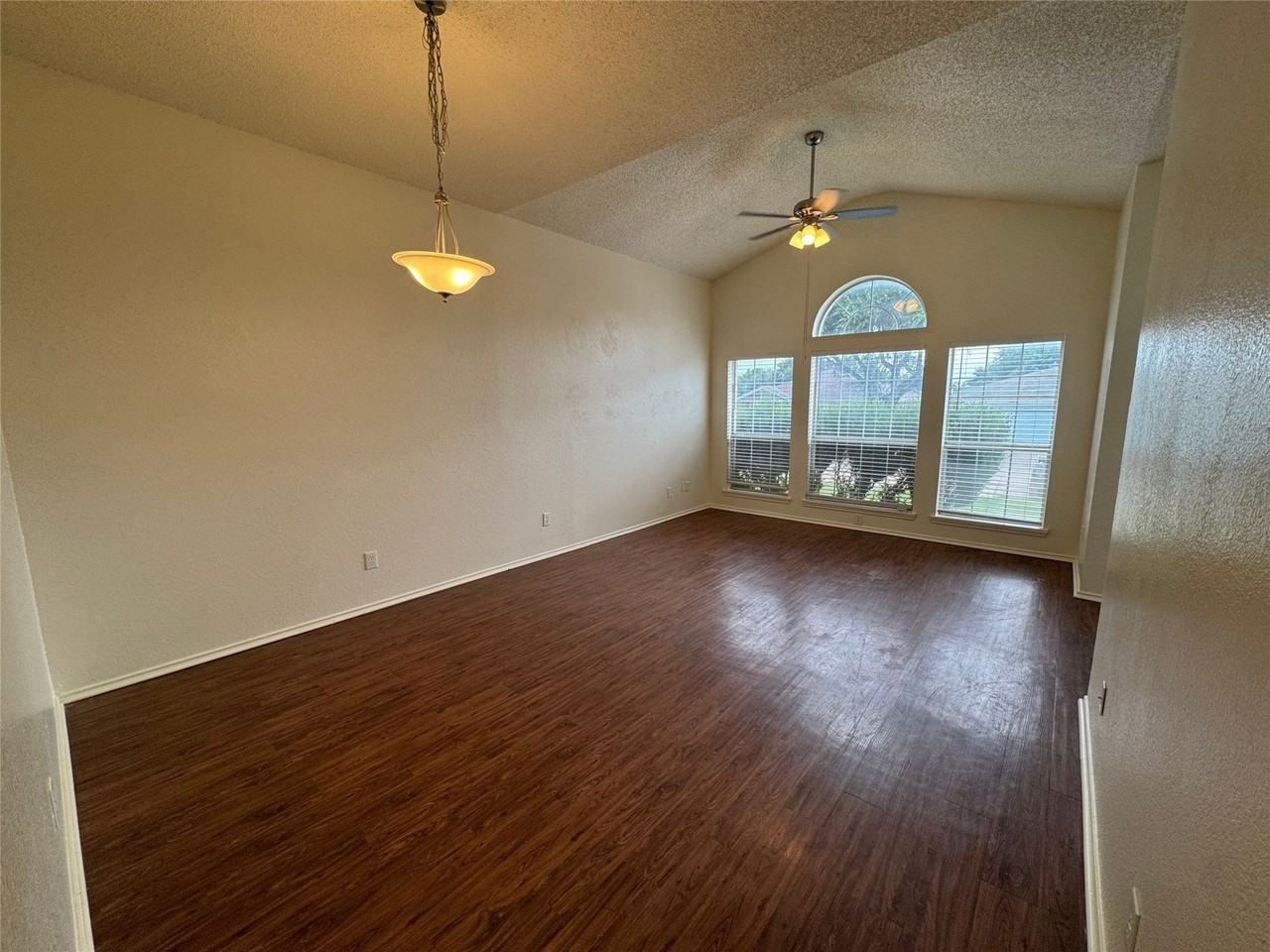 4024 Periwinkle Dr - Photo 5 of 25
