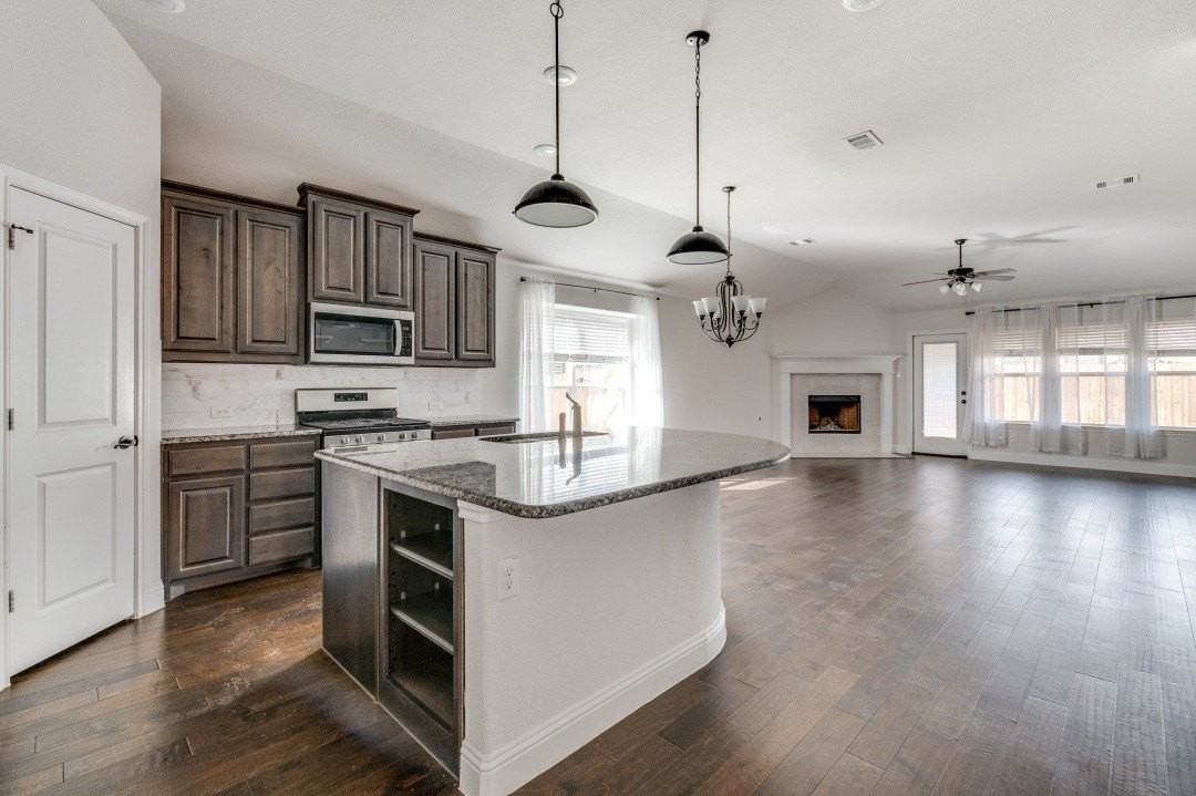 7521 Rothbury Dr - Photo 4 of 16