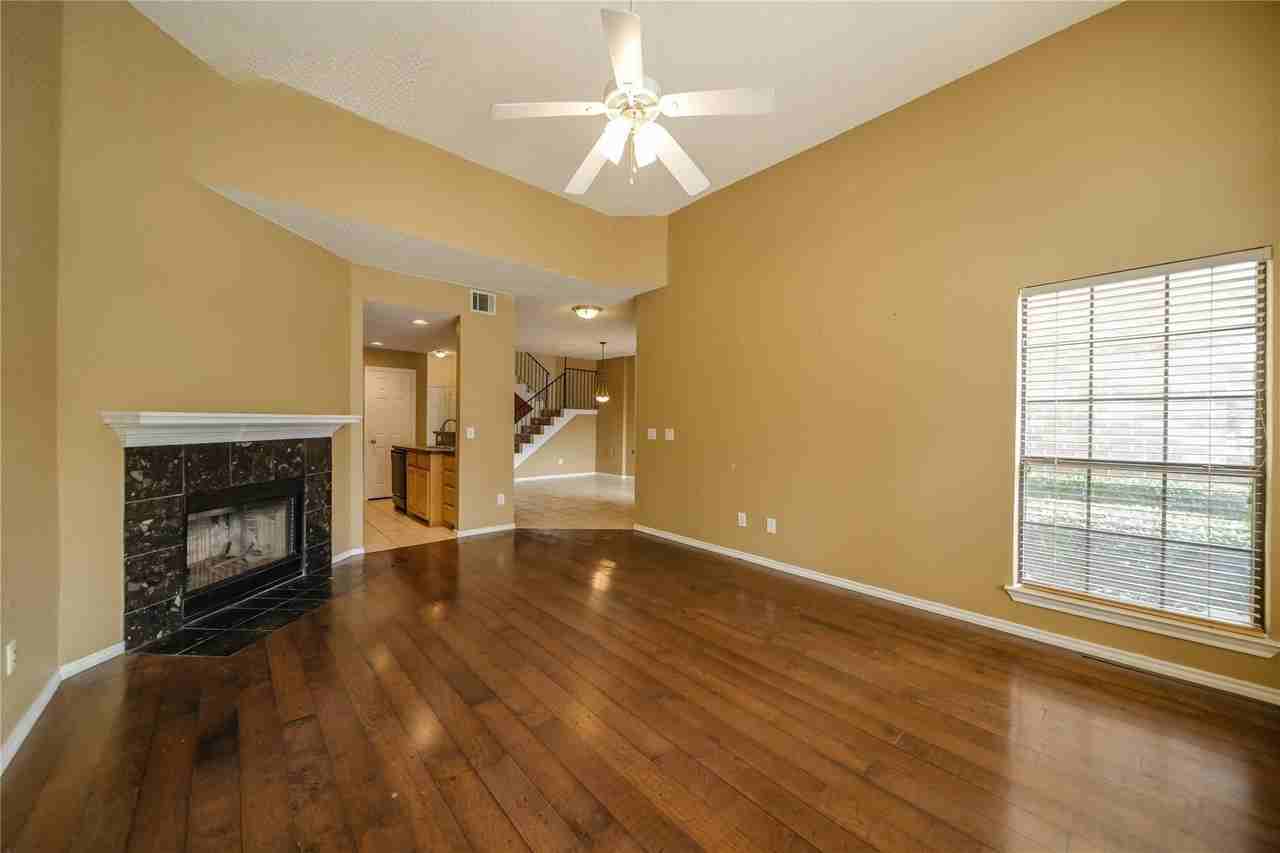 3325 Devonshire Dr - Photo 4 of 27
