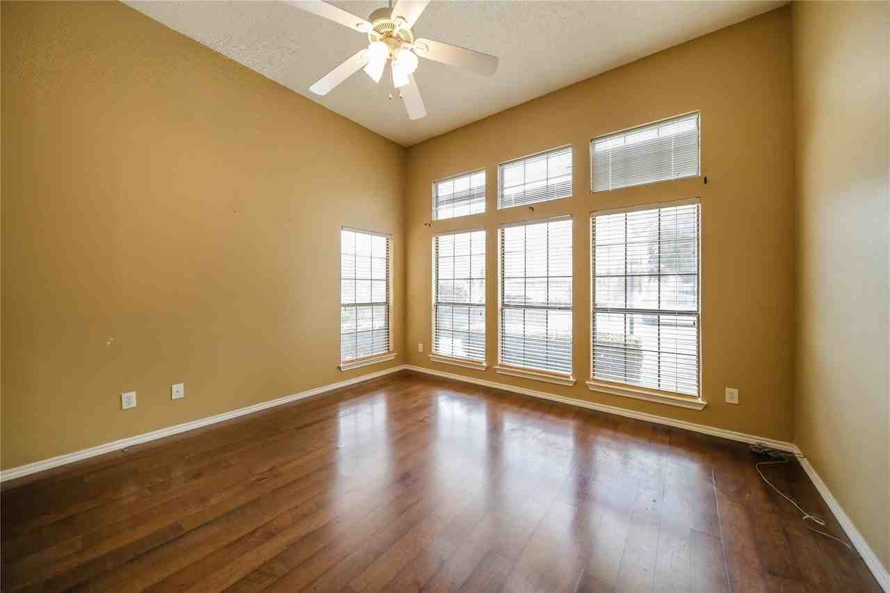 3325 Devonshire Dr - Photo 5 of 27