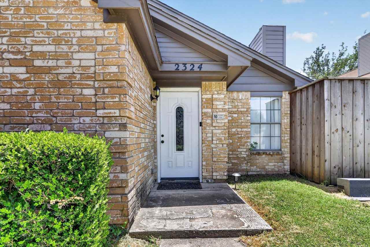 2324 Markland St - Photo 2 of 29