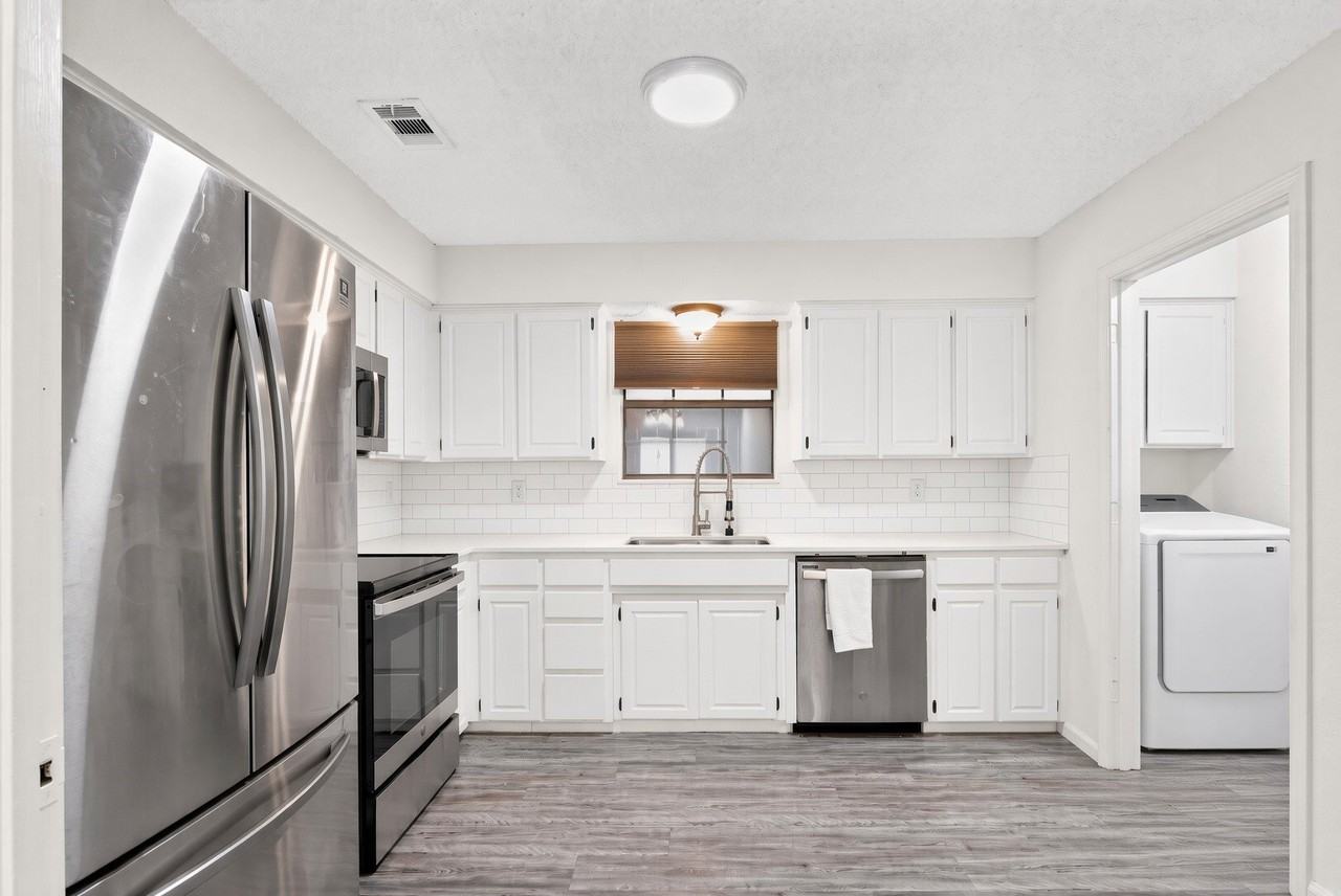 2324 Markland St - Photo 4 of 29