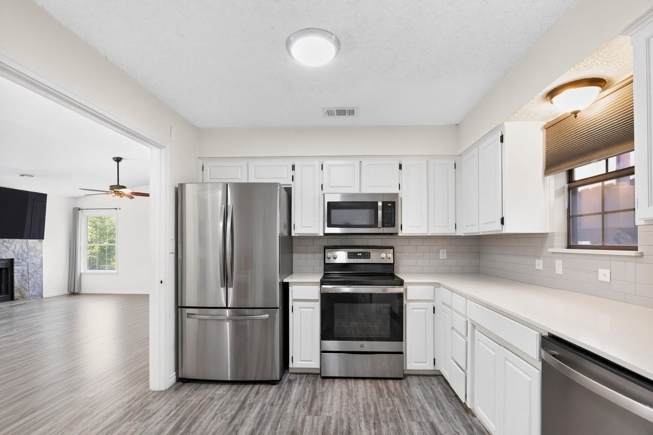 2324 Markland St - Photo 5 of 29
