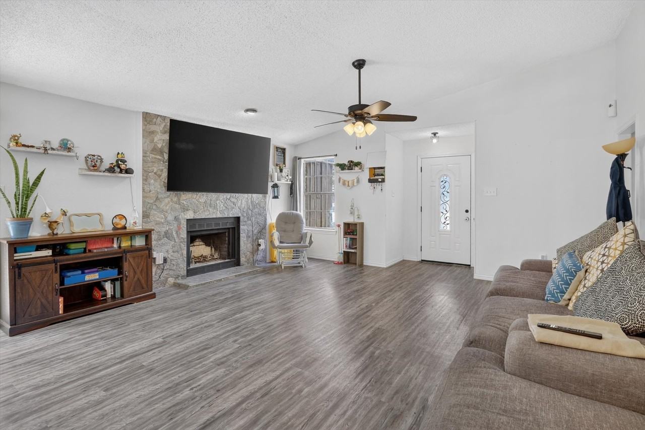 2324 Markland St - Photo 6 of 29