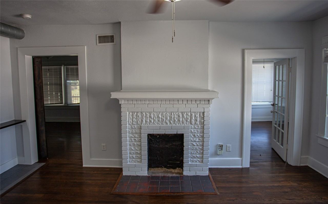 5328 Rowena St - Photo 4 of 12