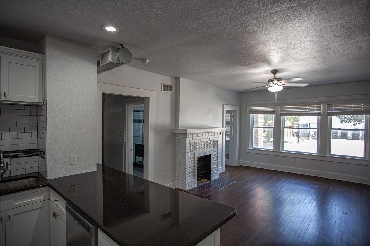 5328 Rowena St - Photo 5 of 12