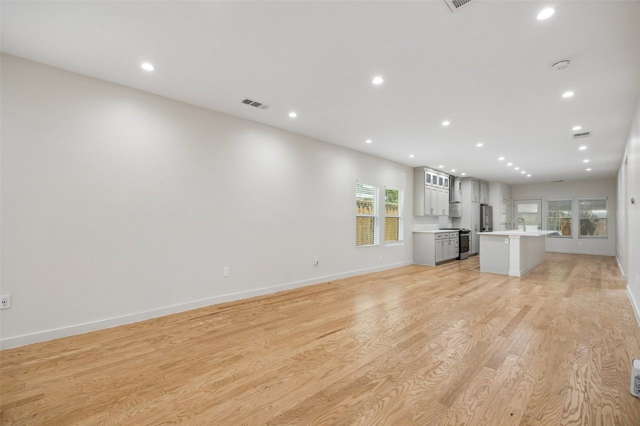 710 N Madison Ave - Photo 3 of 17