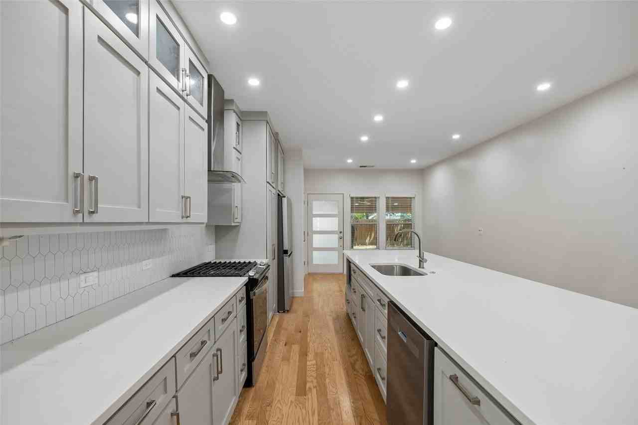 710 N Madison Ave - Photo 6 of 17