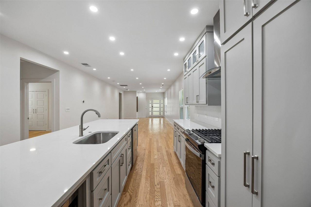 710 N Madison Ave - Photo 7 of 17