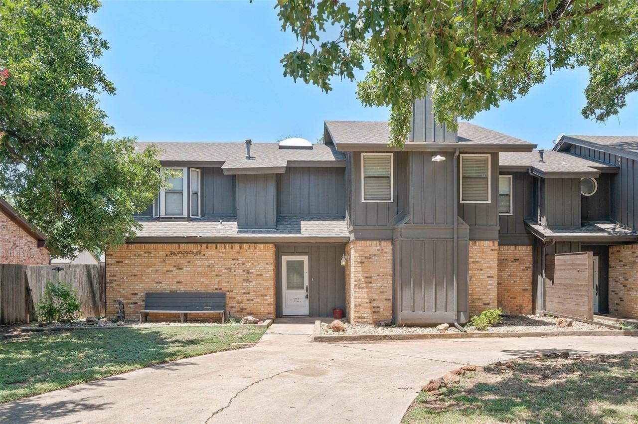 1722 Stonegate Dr - Photo 2 of 22