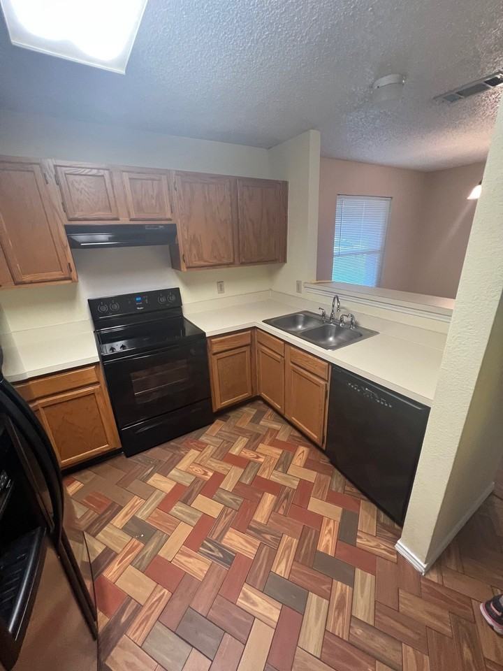 1718 Doubletree Dr - Photo 2 of 13