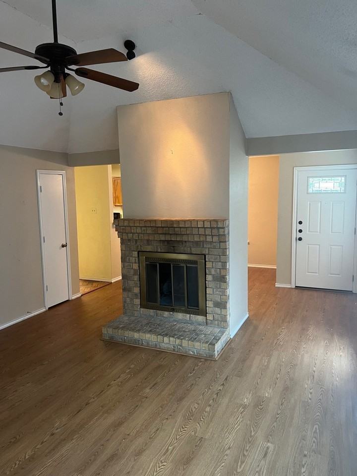 1718 Doubletree Dr - Photo 4 of 13
