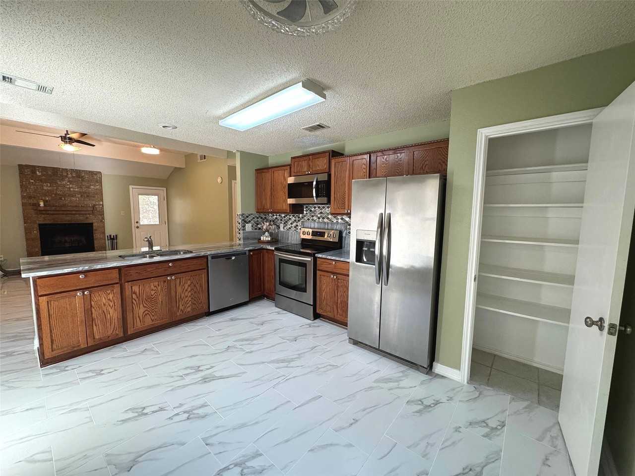 505 Valley Spring Dr - Photo 6 of 16