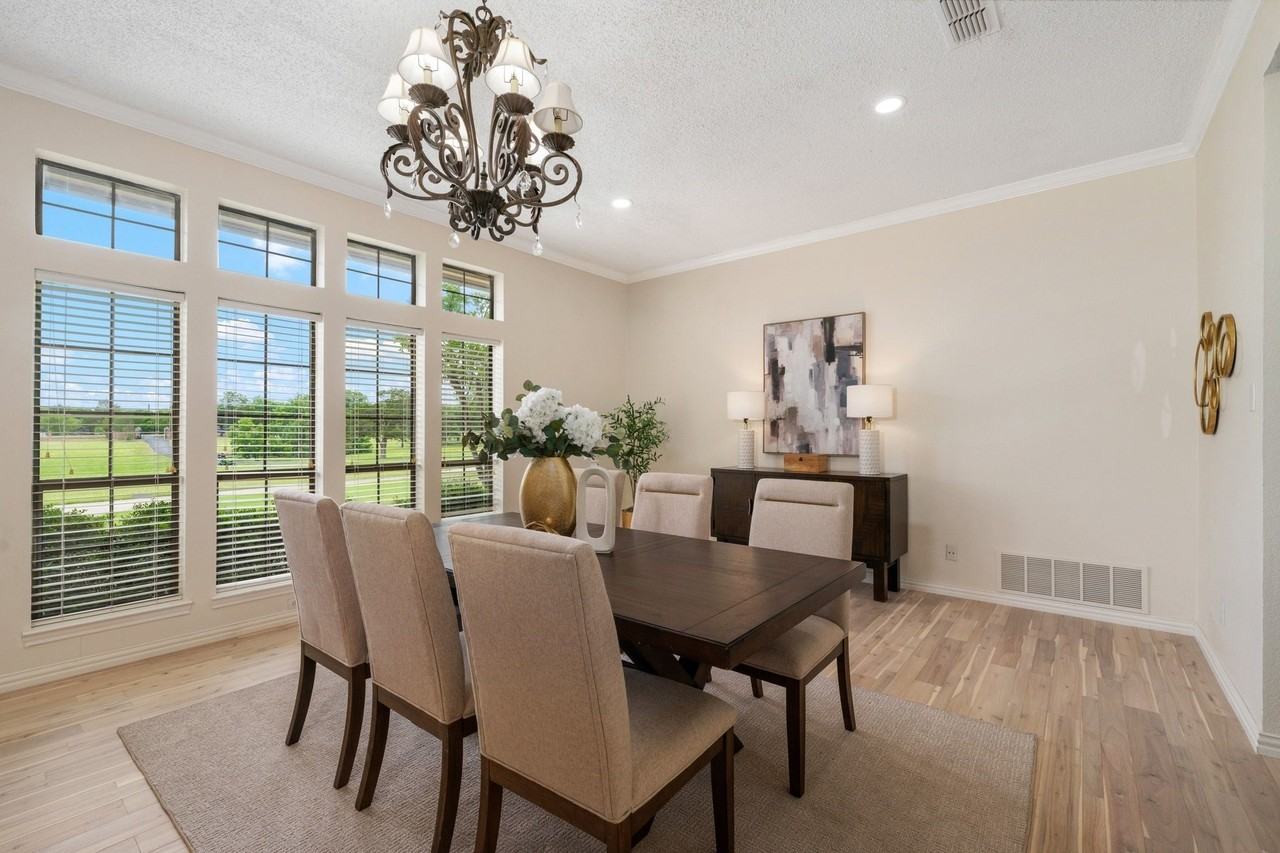 915 W Pleasant Run Rd - Photo 6 of 40