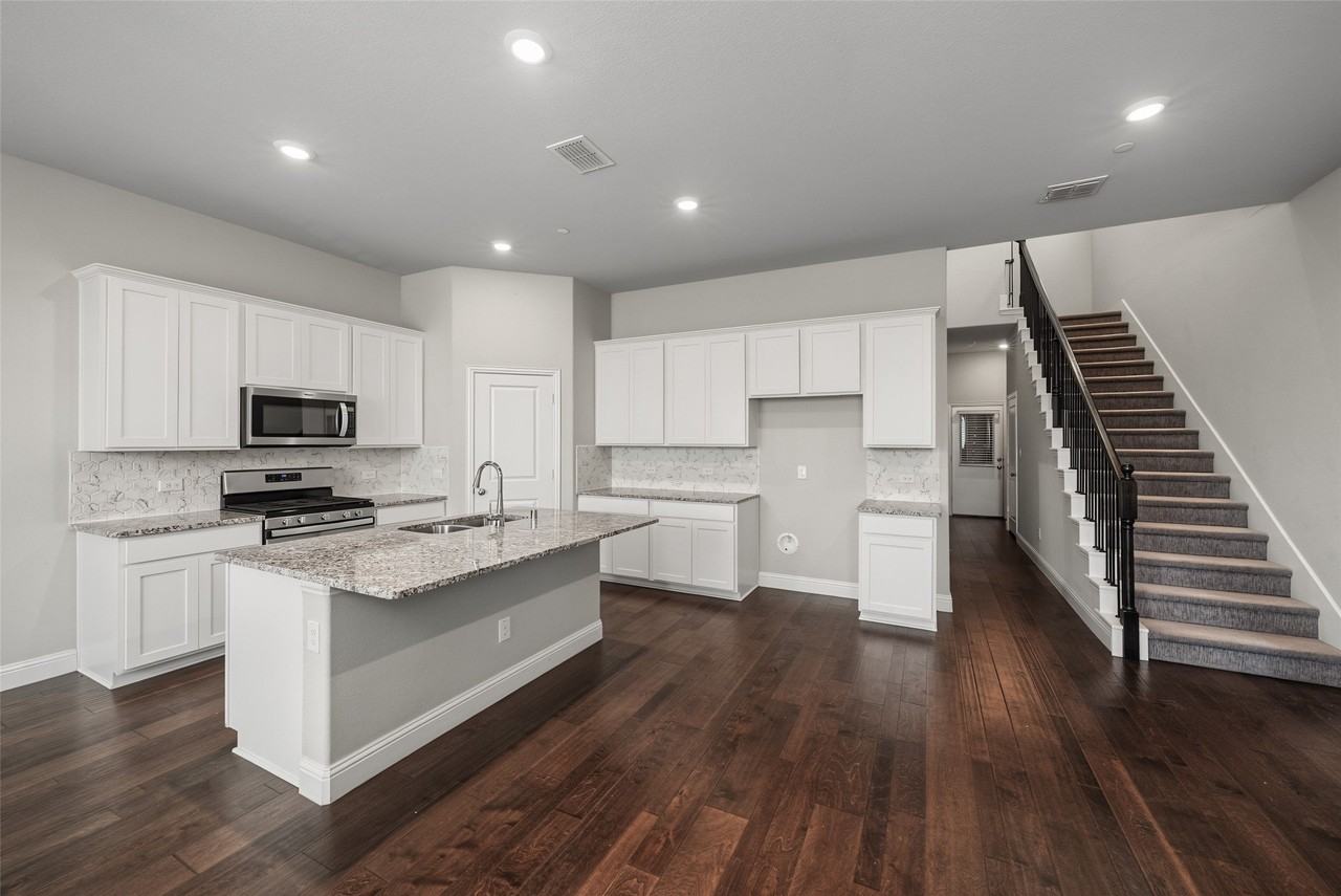 7513 Sunset Blvd - Photo 3 of 34