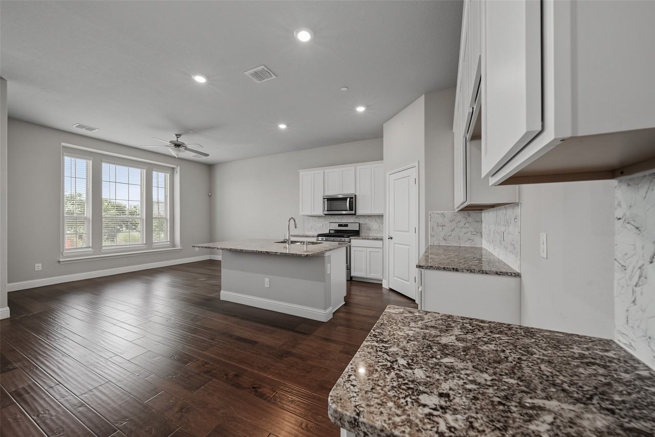 7513 Sunset Blvd - Photo 6 of 34