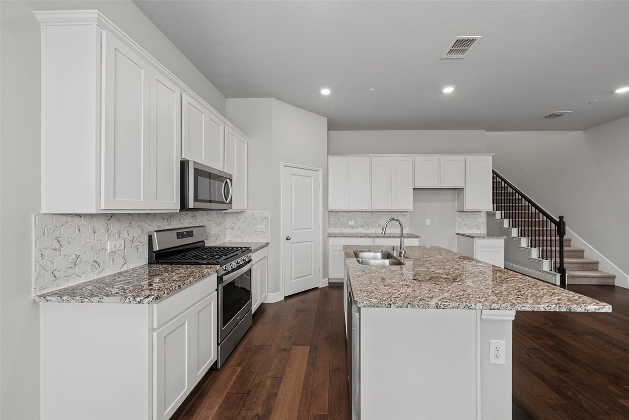 7513 Sunset Blvd - Photo 7 of 34